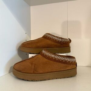 Brown Slip-On Slippers with Patterned Trim